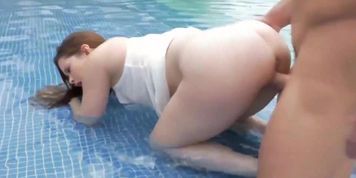 Wet And Wild Jenna J Ross Fucked In The Water?