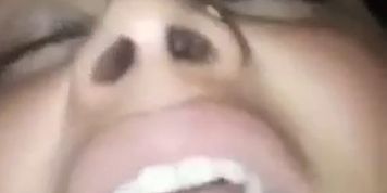 Nepali aunty snga chikdai mukh ma fusi jhareko  (nepalikanda)