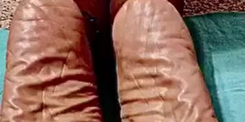Wrinkly soles (Kelly Divine, Persia Monir)