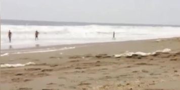 BigCockFlasher: Jerking off naked on the beach (not a nude one)