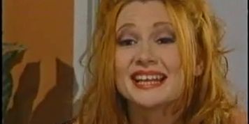 Stephanie Swift in lesbi scene