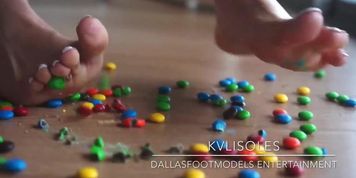M&M&rsquo;s Crush (pretty_feet)