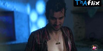 Manvi Chugh Sexy Scene  in Gandi Baat