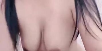 Payudara Besar Sebelah Tapi Goyangan Gergaji