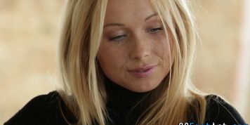 Footjob babe gets oral