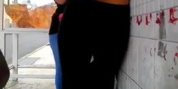Tierna Jovencita En Leggins Nalgoncita