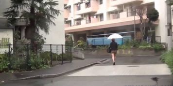DADDYRAUNCH - Asians peeing in the rain