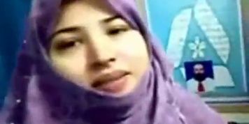 Pakistani Hijab Teen Girl Boobs Show