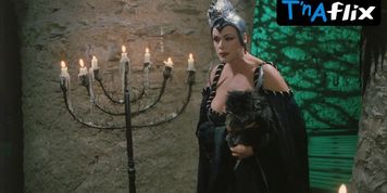 Brigitte Nielsen Sexy Scene  in Fantaghiro: Cave Of The Golden Rose