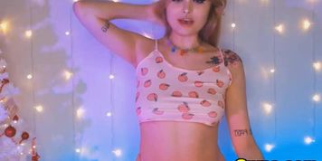 Teen Cumming And Holding Moans