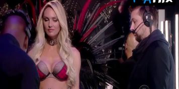 Candice Swanepoel Underwear Scene  in The Victoria'S Secret Fashion Show 2017