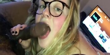Onlyfans/PawgMom1998 SUCKING BBC
