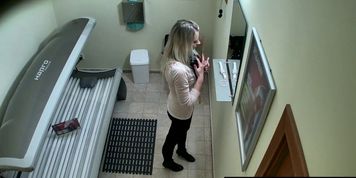 Blonde Girl Caught in Public Solarium (Hiddencam___)