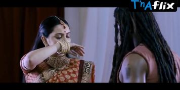 Shruti Marathe Sexy Scene  in Aravaan