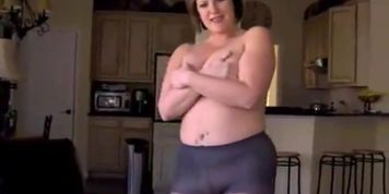 Mother Poses For Son (Anna Belle, Dakota Rose)