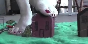 Giantess Terry city crush 2