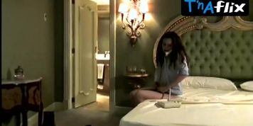 Mina Tander Breasts Scene  in Wen Kusst Die Braut?