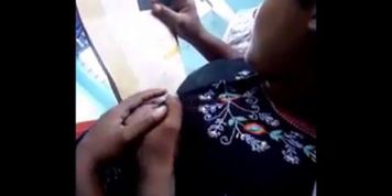 22 hot aunty boobs press