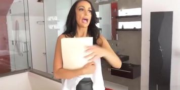 Real Estate Agent Fucks Her Client
