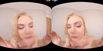 Blonde VR tease solo