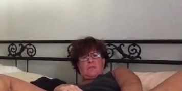 Chunky gilf asshole play
