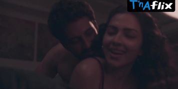 Amala Paul Sexy Scene  in Pitta Kathalu