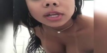 Pamela Santos gostosa pagando promessa no posto de gasolina - Grupo do TELEGRAM link nos coment&aacute;rios
