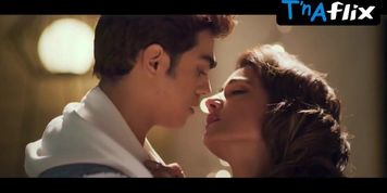 Hina Khan Thong,  Bush Scene  in Hacked