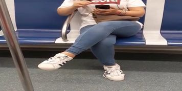 Candid sexy girl caught filming