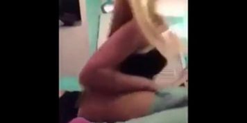 Teen Showing her Body and Masturbasting