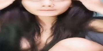 Mlive Indonesia "Mei" Cantik dan Seksi Berambut Panjang
