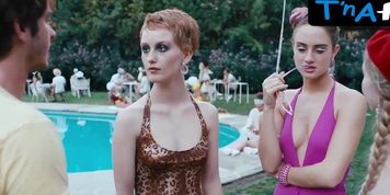 India Salvor Menuez Underwear Scene  in Under The Silver Lake