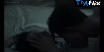 Henriette Confurius Sexy Scene  in Das Weisse Haus Am Rhein