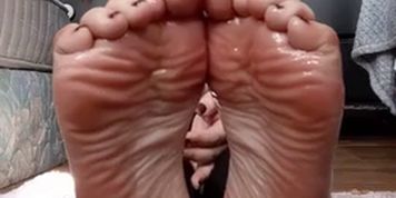 Oily soles joi