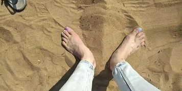 I play foot fetish on a public beach with the sand with my sweet legs. feet need to lick GinnaGg