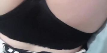PAREJA ROMANTICA DE LATINOS COGIENDO RICO