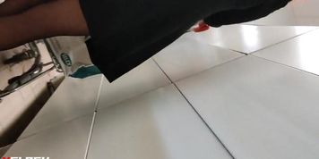 Upskirt a granny in Stockings at supermarket