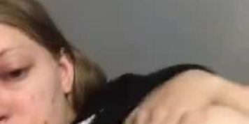 Teen Periscope bounce his tits for views