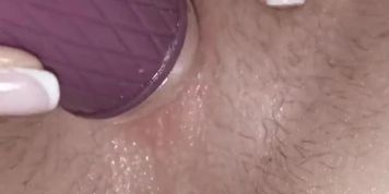 Teen girl deeply fucks her pussy