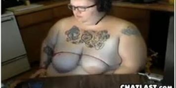 Big Tattooed Slut Masturbates