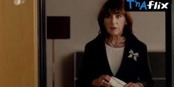 Ivonne Schonherr Sexy Scene  in Vorzimmer Zur Holle