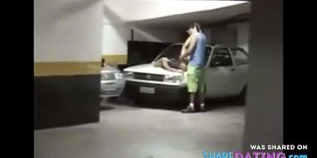 Comeu a vizinha na garagem