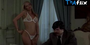 Alexandra Delli Colli Breasts Scene  in Mieux Vaut Etre Riche Et Bien Portant Que Fauche Et Mal Foutu