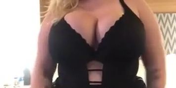 Big is better (Sara Jay)