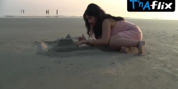 Alendra Bill Sexy Scene  in Gharwali Baharwali