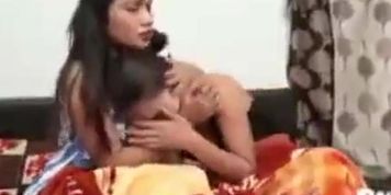 School girl aur uski dost ko blackmail kiya,