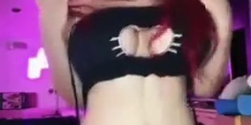 Danyan Cat moviendo su rico culo