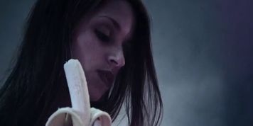 Anna Julia Kapfelsperger nude - Svenja Goebel nude - Fruchtfliegen - 2013