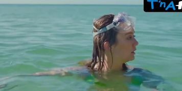 Kaitlyn Dever Bikini Scene  in Ticket To Paradise