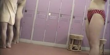 Beautiful Japanese ass on the changing room spy cam 442 su0308